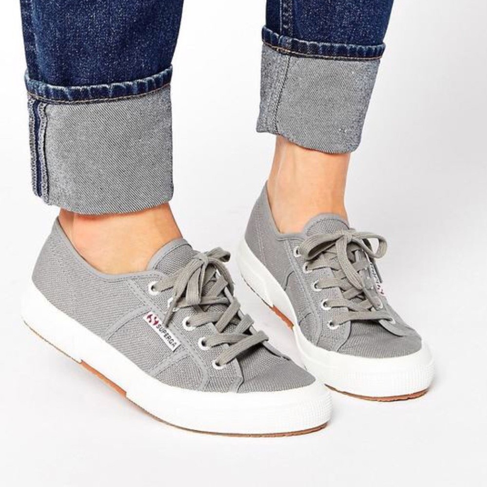 Grey supergas